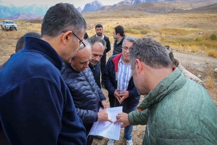 Vali &Ccedil;elik, su sorunu &ccedil;&ouml;z&uuml;m&uuml; i&ccedil;in 3 bin 500 rakımda
