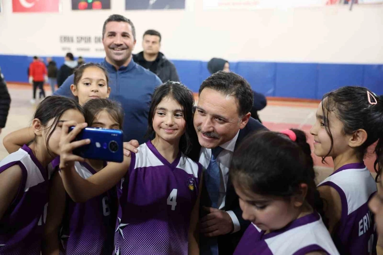 Vali &Ccedil;i&ccedil;ek: "ERVA Spor Okulları&rsquo;na kayıtlar artık bir tık &ouml;tede"

