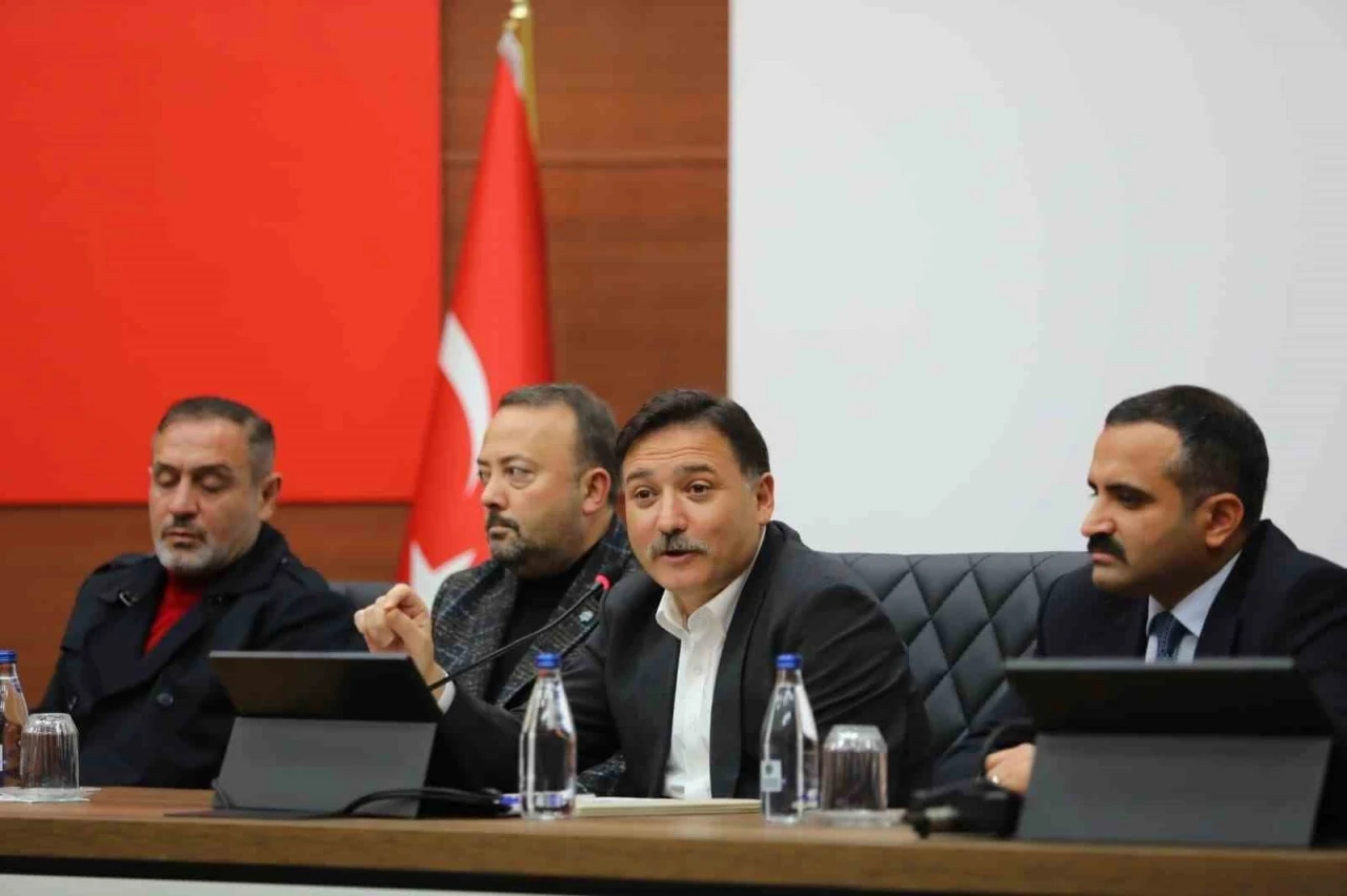 Vali &Ccedil;i&ccedil;ek: "Turist rehberlerinin sahadaki g&ouml;r&uuml;şleri bizim i&ccedil;in &ouml;nemli"
