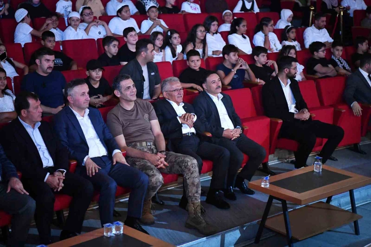 Vali Çiçek ve Başkan Büyükkılıç, çocukların heyecanına ortak oldu
