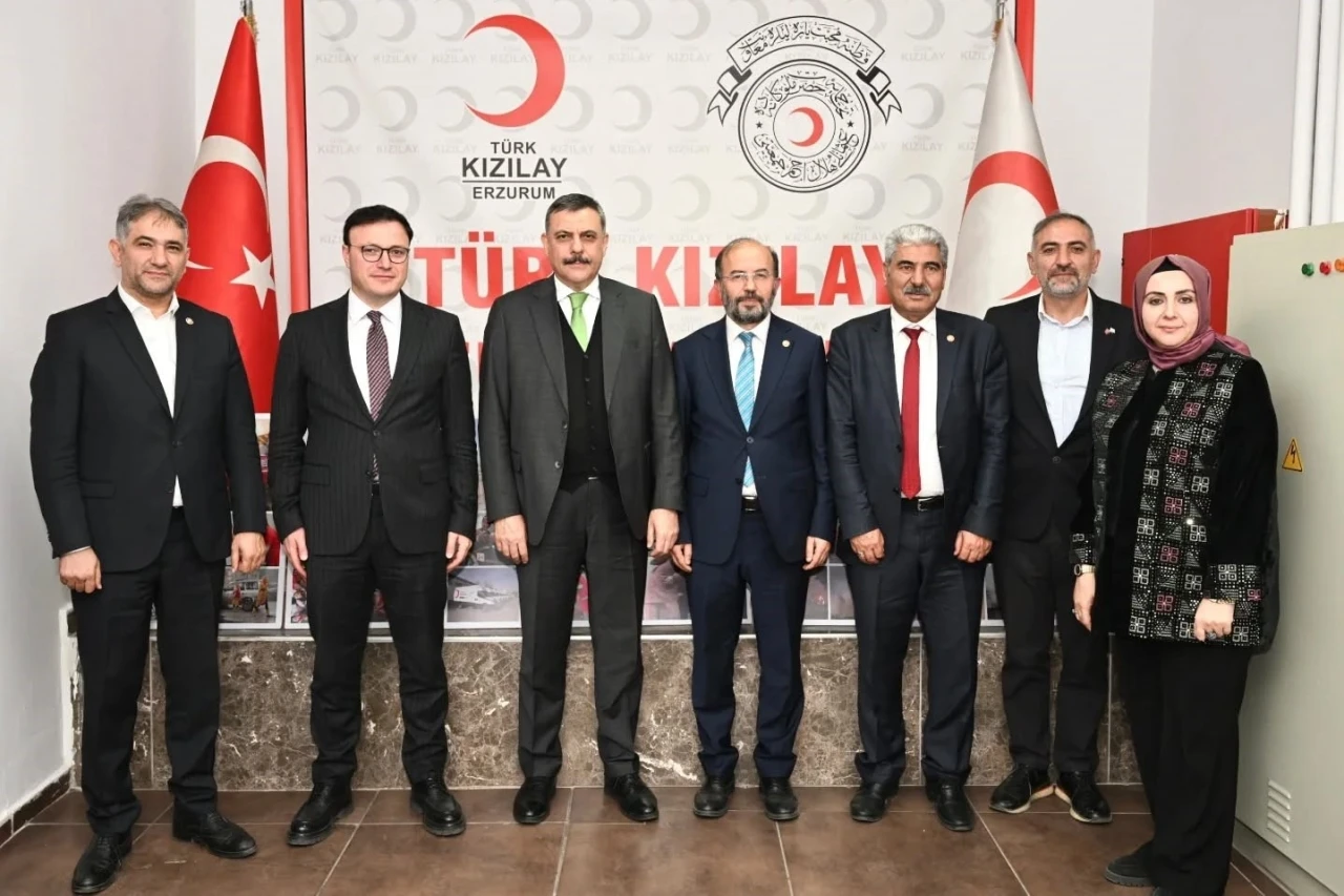 Vali Çiftçi’den  Kızılay’a ziyaret
