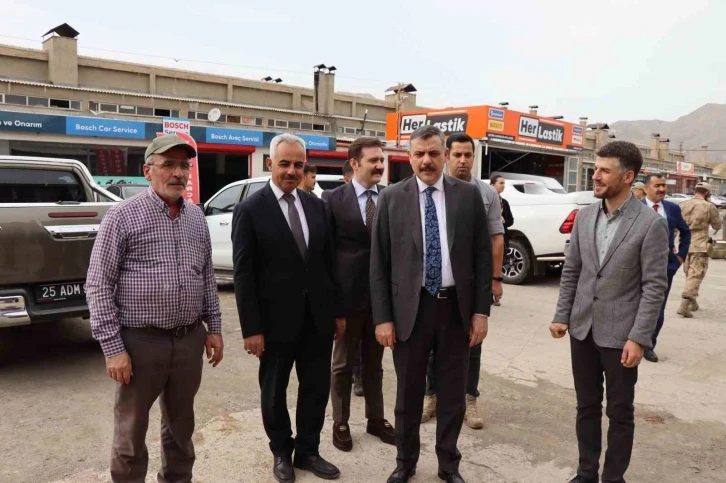 Vali &Ccedil;ift&ccedil;i esnafın derdini dinledi
