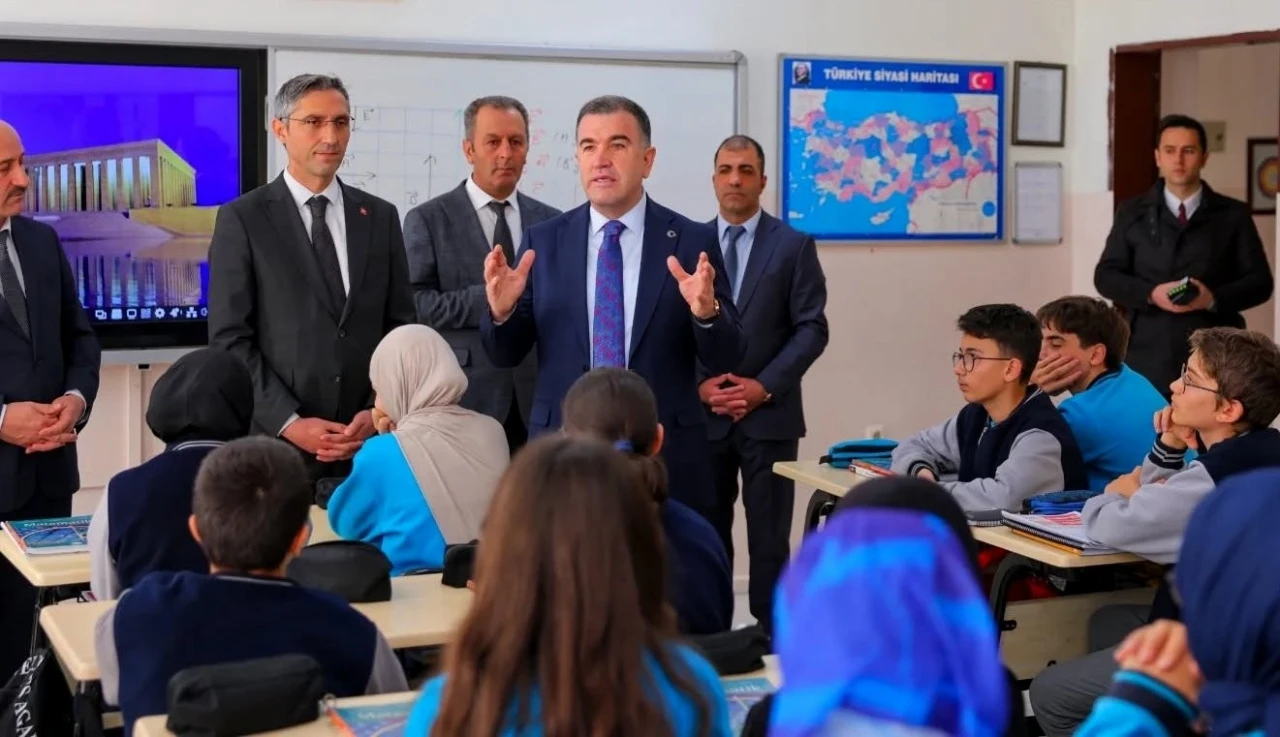 Vali Eldivan’dan gençlere: &quot;Zamanı verimli kullanın&quot;
