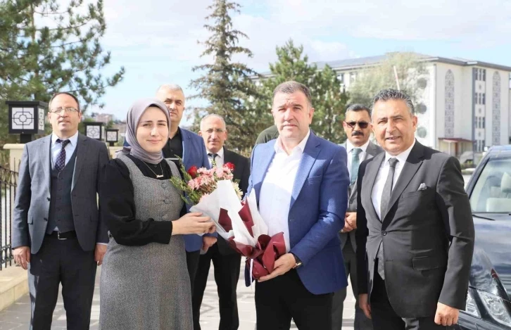 Vali Eldivan eğitim &ouml;ğretim faaliyetleri hakkında bilgi aldı
