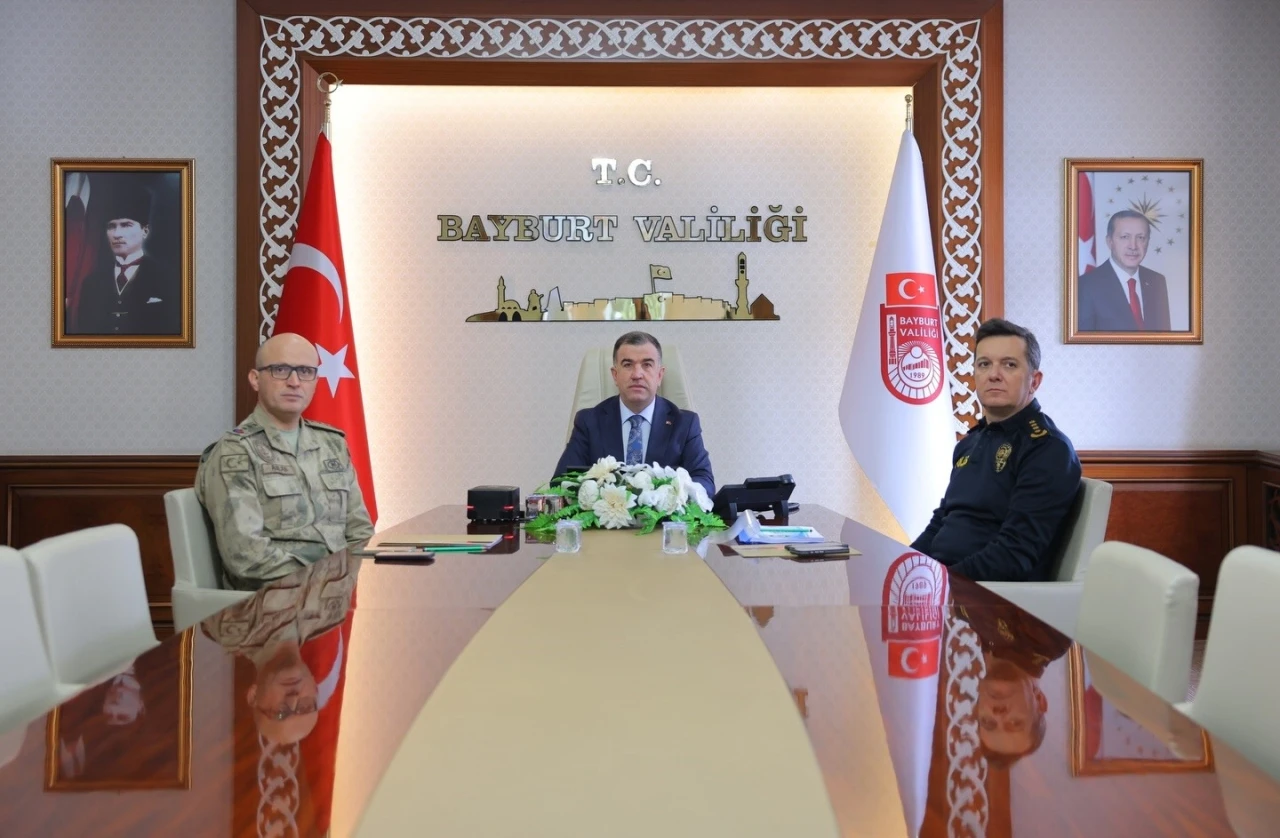 Vali Eldivan G&uuml;venlik ve Koordinasyon Toplantısı&rsquo;na katıldı
