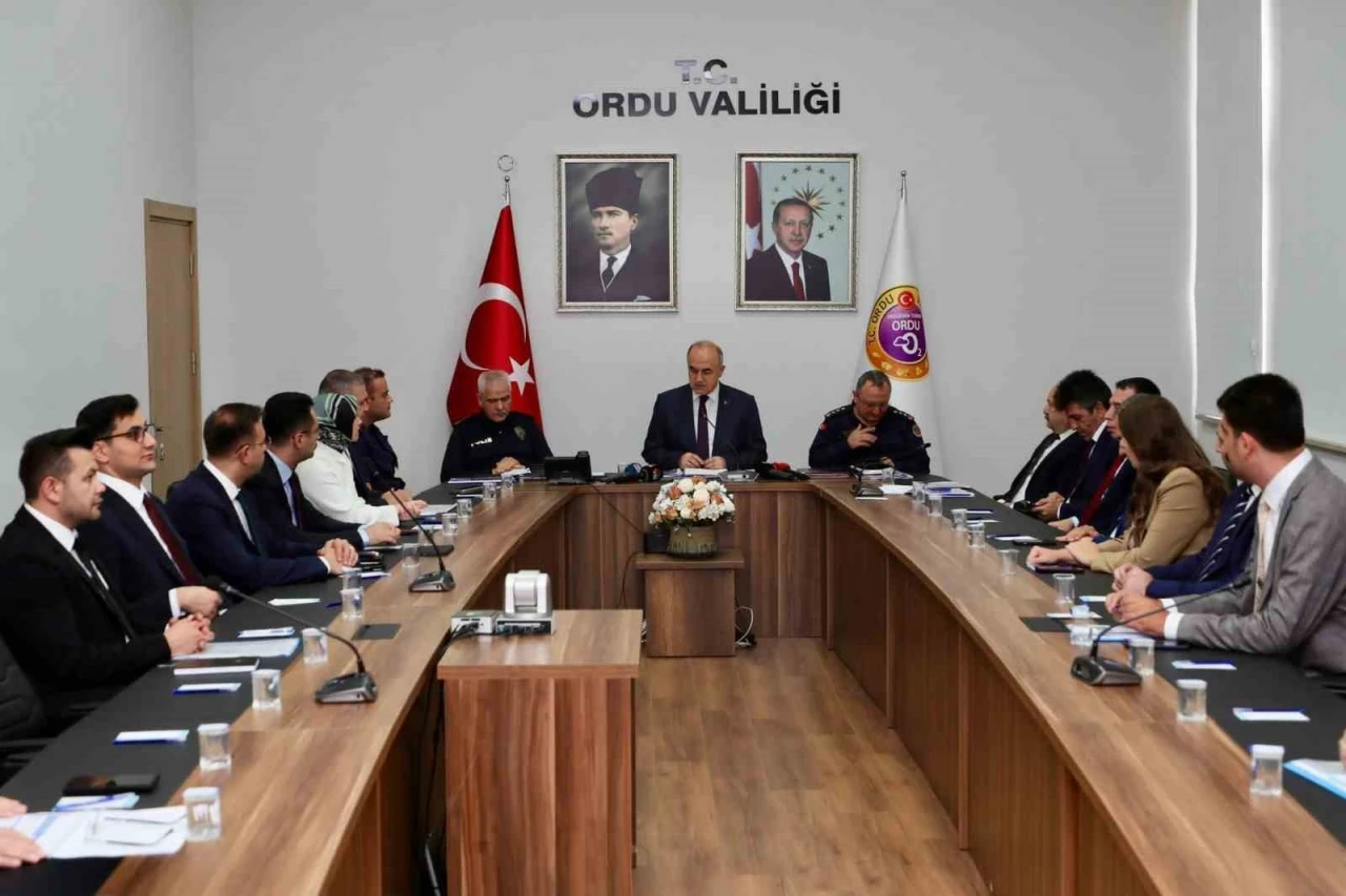 Vali Erol: &quot;Son bir yılda olay sayılarında yüzde 11 azalma oldu&quot;
