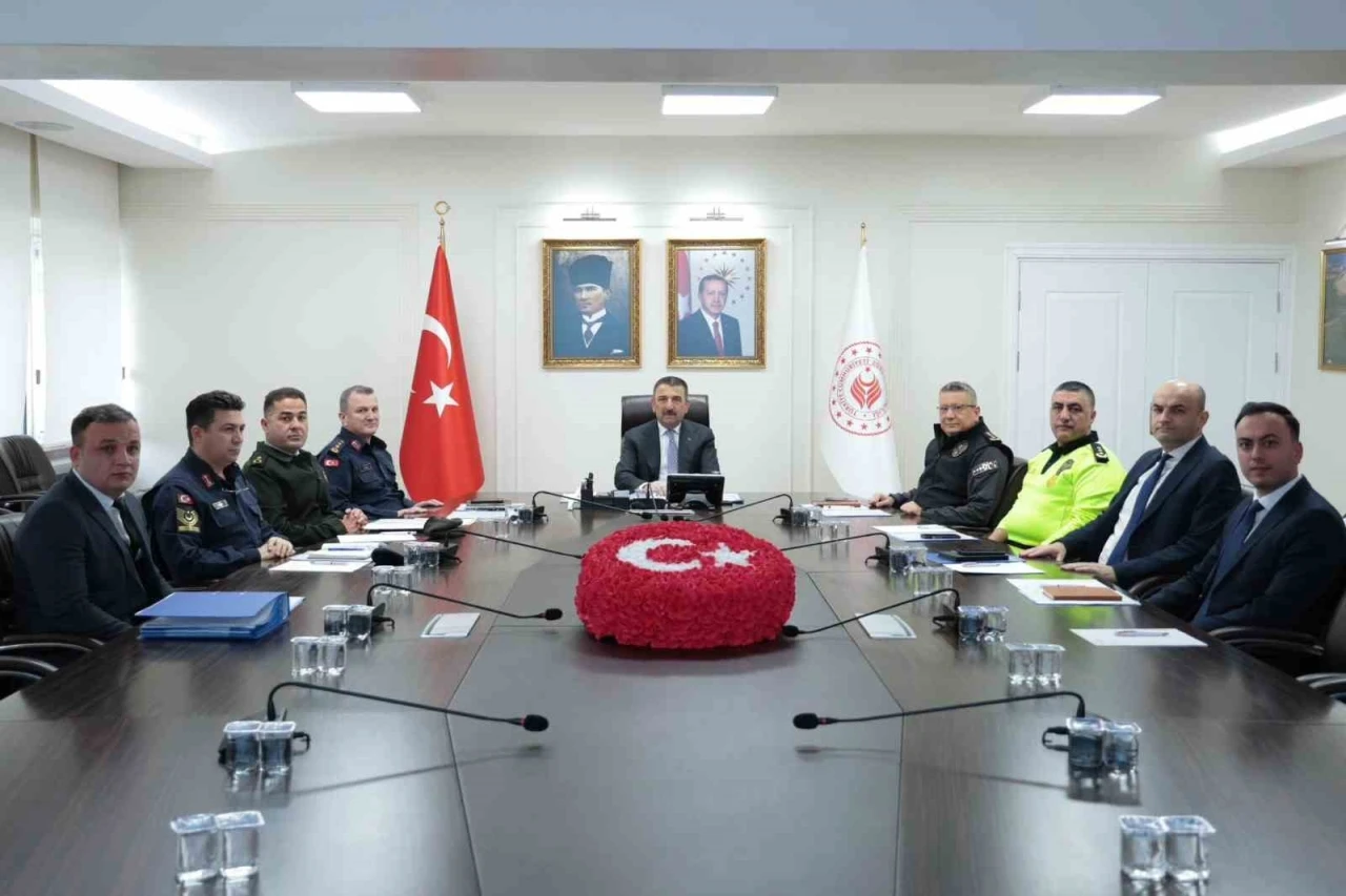 Vali Hacıbektaşoğlu başkanlığında g&uuml;venlik toplantısı yapıldı
