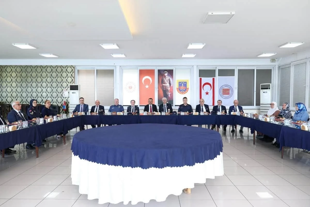 Vali Hacıbektaşoğlu, Kıbrıs gazileriyle bir araya geldi
