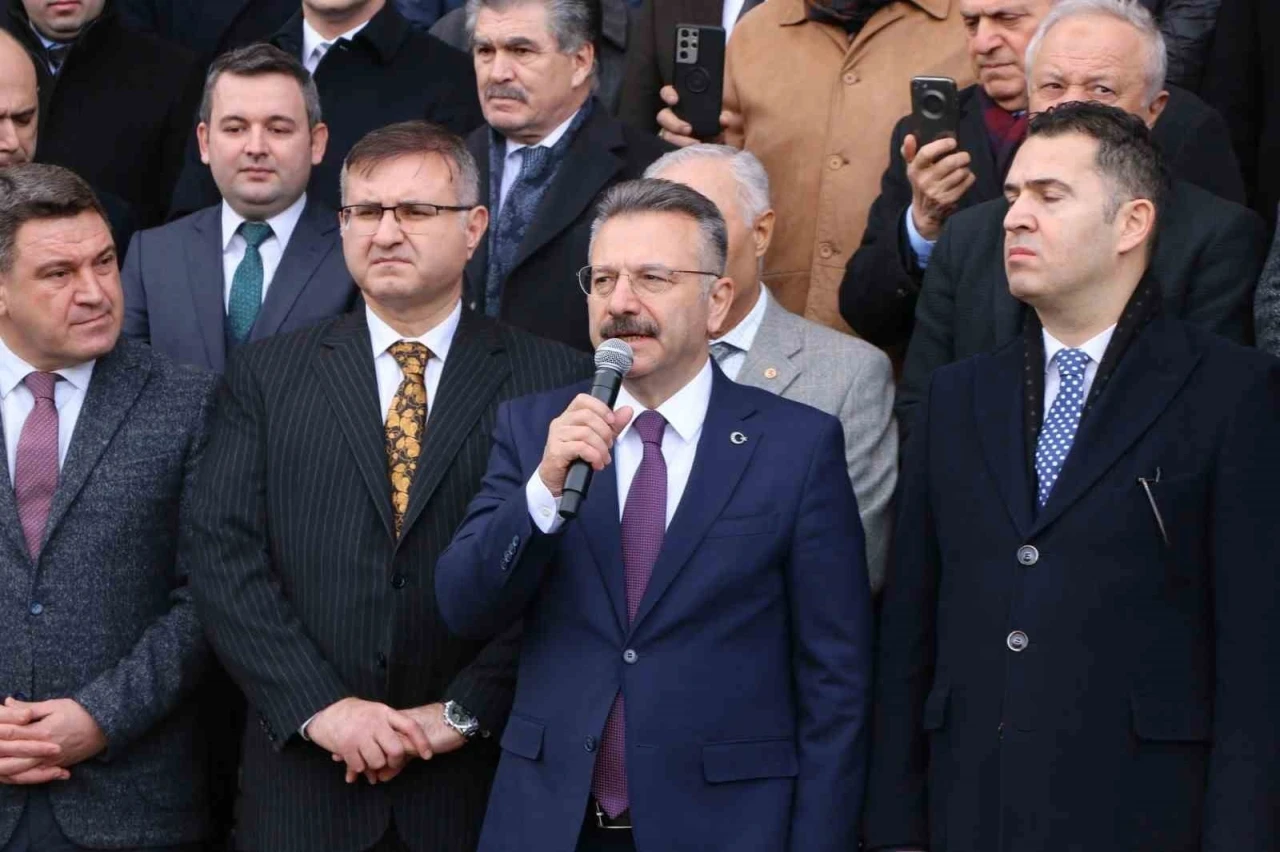 Vali H&uuml;seyin Aksoy, g&ouml;rev s&uuml;resinin dolmasıyla valilik makamından ayrıldı
