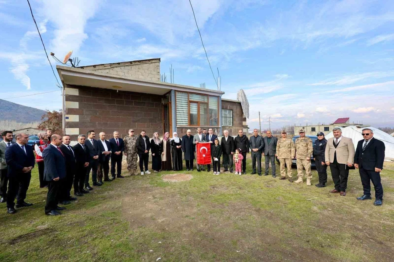 Vali Karakaya&rsquo;dan şehit ailesine ziyaret
