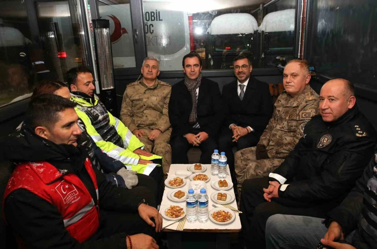 Vali Karakaya&rsquo;dan yeni yıl ziyaretleri
