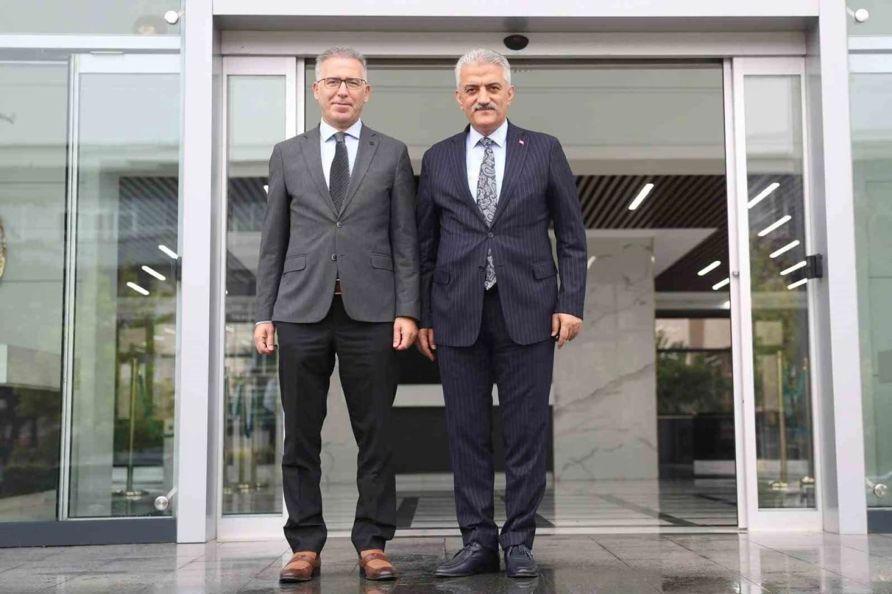 Vali Makas&rsquo;tan Başsavcı &Uuml;nalan&rsquo;a hayırlı olsun ziyaretinde bulundu
