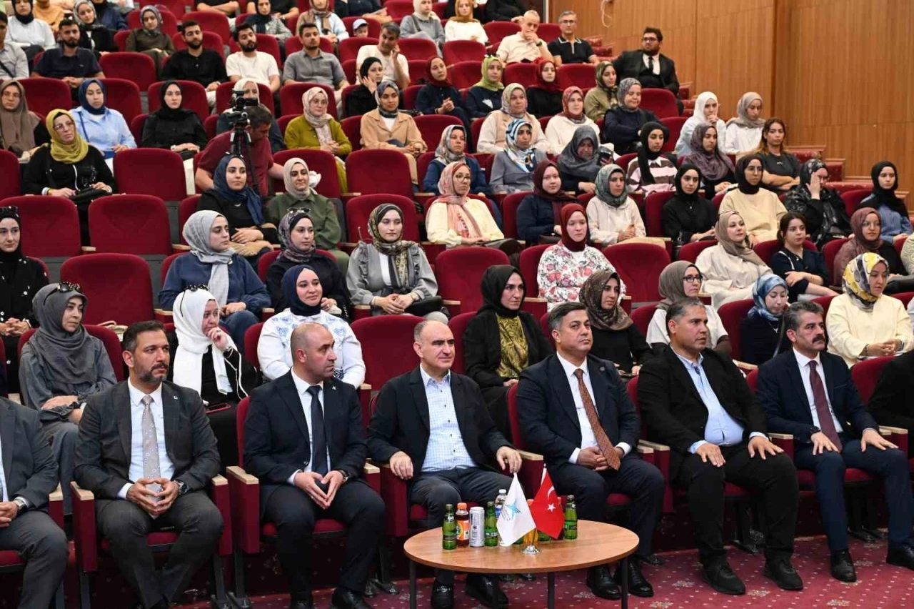 Vali &Ouml;zkan: "Gelecek gen&ccedil;lerle şekillenecek"
