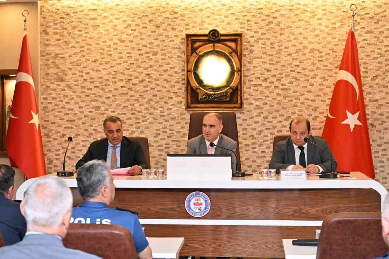 Vali Özkan: &quot;Gelecek nesillerimizin korunması en önemli hedefimizdir&quot;
