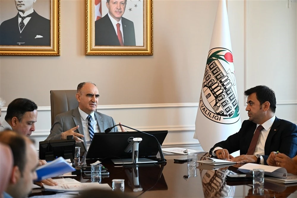 Vali &Ouml;zkan: "G&uuml;&ccedil;l&uuml; aile, g&uuml;&ccedil;l&uuml; toplum ve g&uuml;&ccedil;l&uuml; devlet anlayışının temelini oluşturmaktadır"
