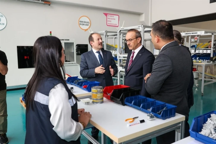 Vali Pehlivan ile Vali Yavuz, Model Fabrika ve Yenilik Merkezi’ni ziyaret etti

