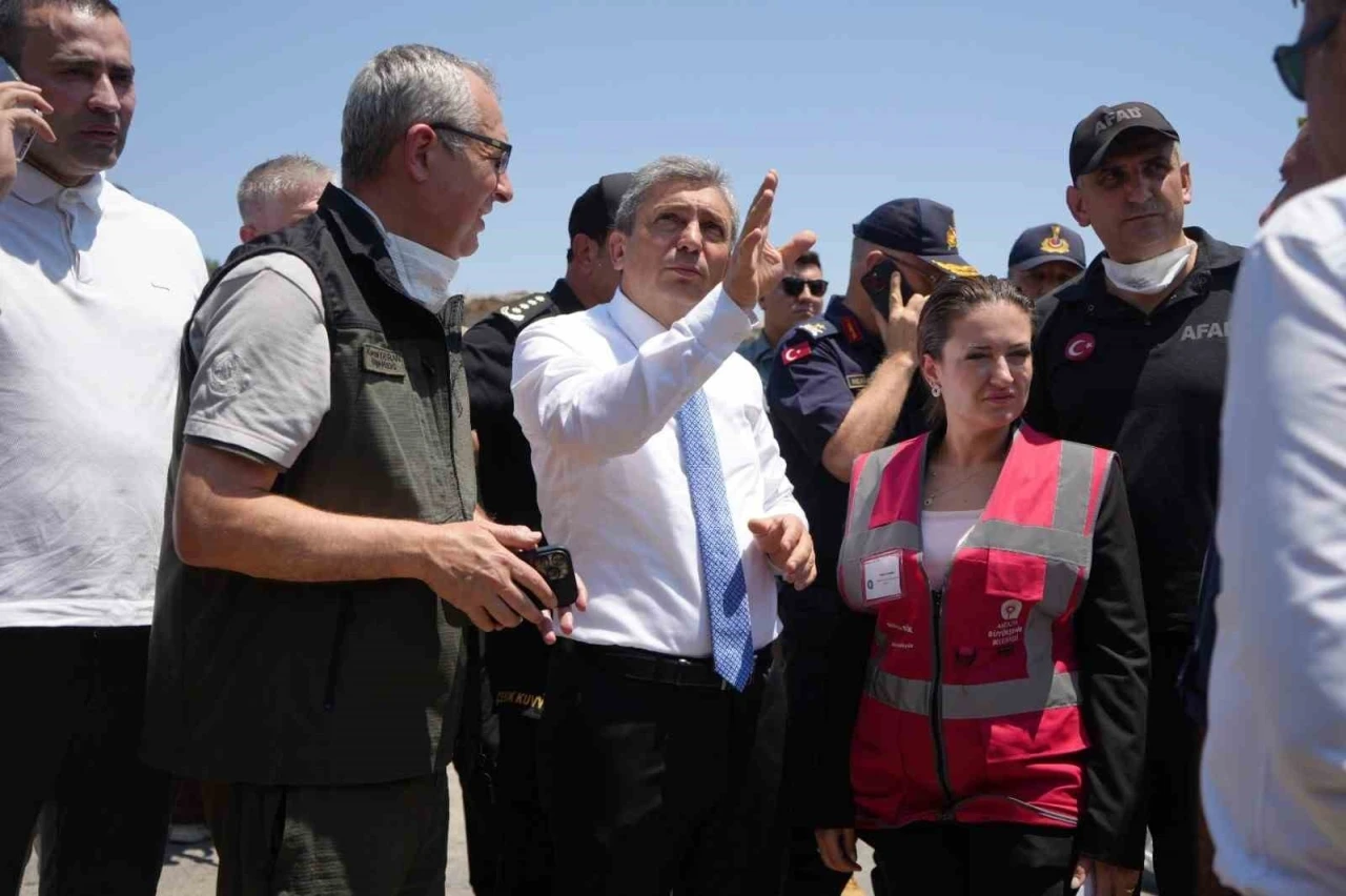 Vali Şahin: &quot;Yangınlar şehir merkezlerinde ciddi risk oluşturdu&quot;
