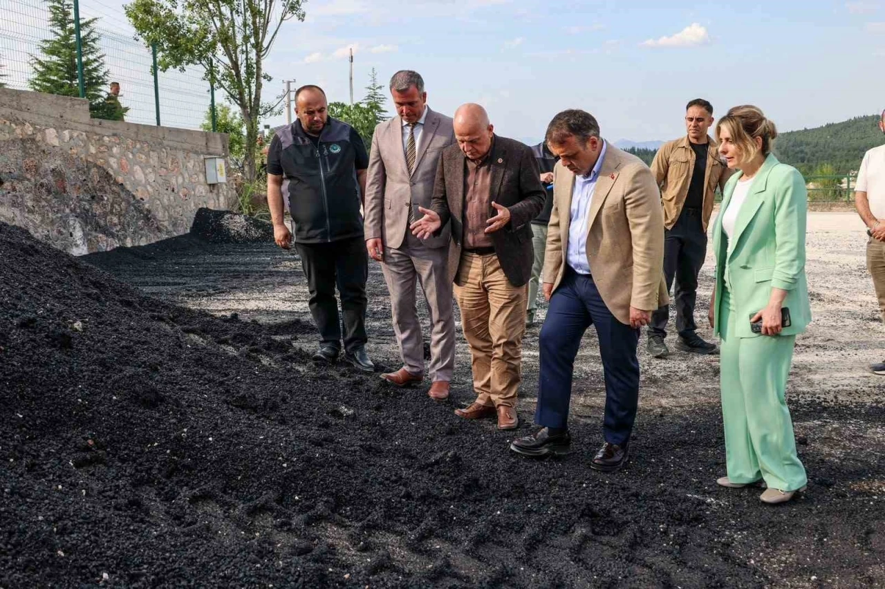 Vali S&ouml;zer&rsquo;den yol ve asfalt tesislerine yakın takip

