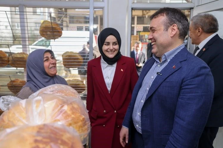 Vali S&ouml;zer G&ouml;lpazarı&rsquo;nda esnaf ve vatandaşı dinledi
