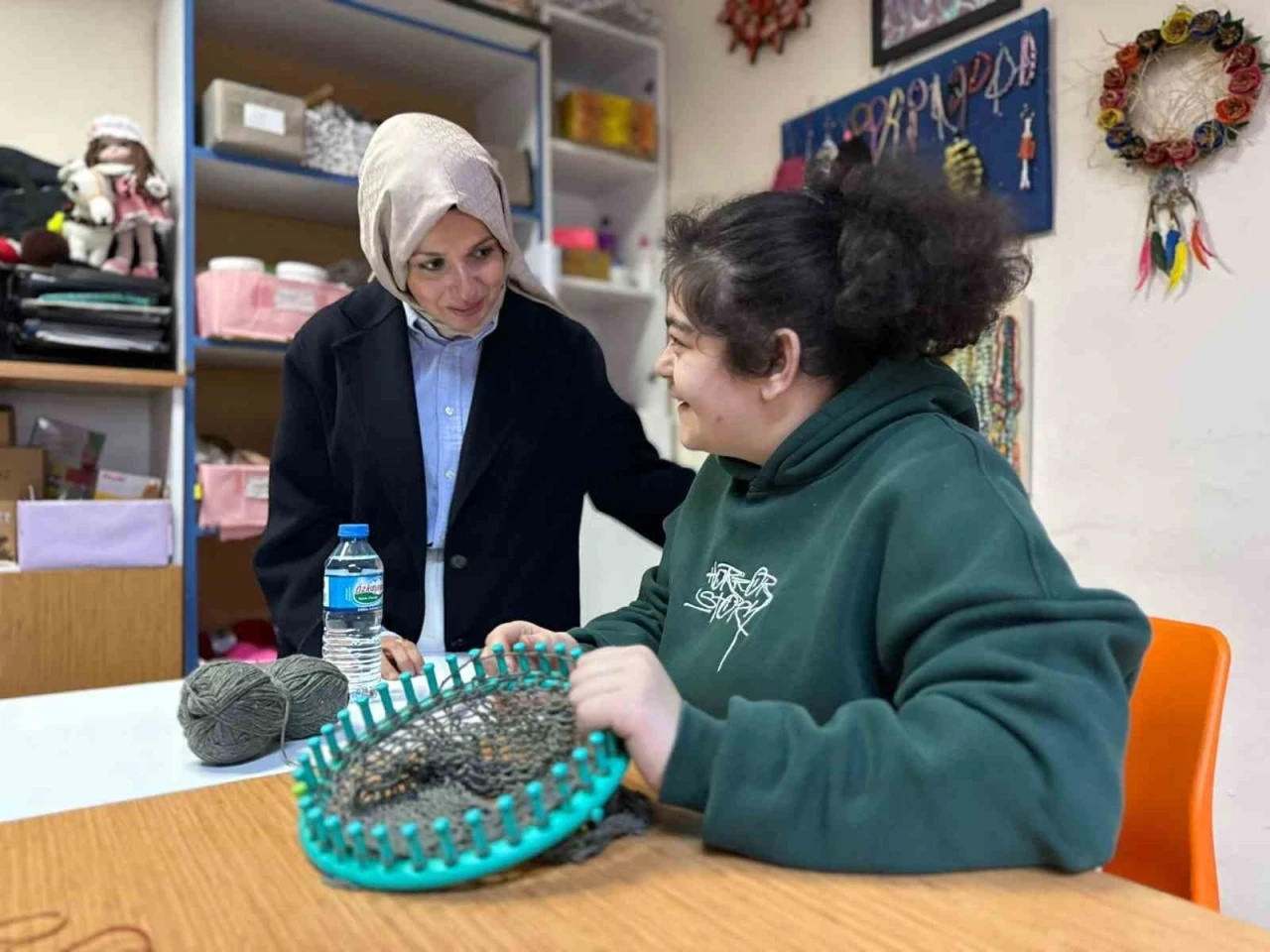 Vali S&ouml;zer&rsquo;in eşi Zeynep S&ouml;zer&rsquo;den engelli bireylere destek
