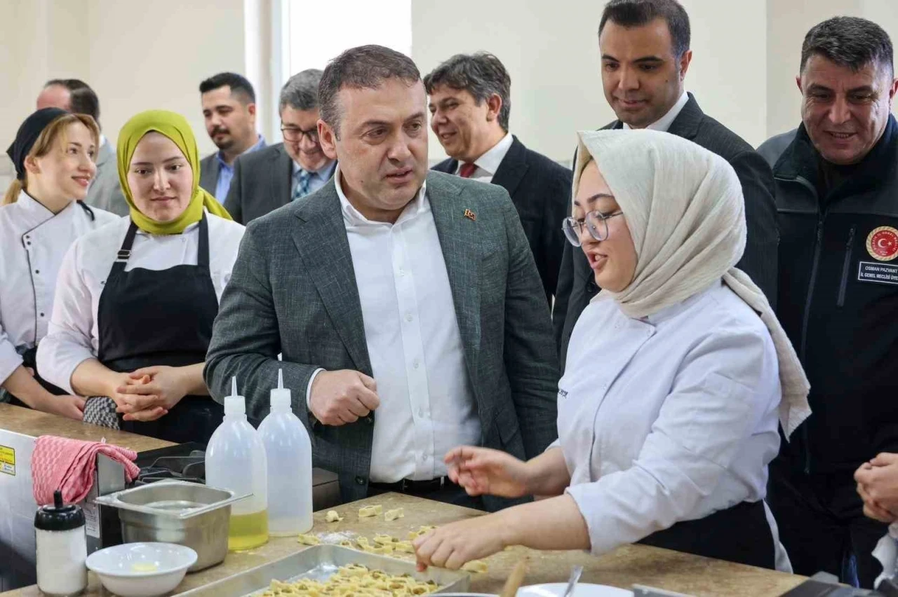 Vali S&ouml;zer S&ouml;ğ&uuml;t MYO&rsquo;daki faaliyetleri yerinde inceledi
