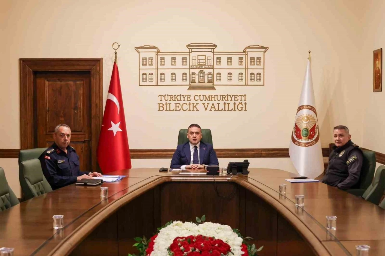 Vali S&ouml;zer, Yeni Yıl Tedbirlerine İlişkin Hazırlık ve Koordinasyon Toplantısı&rsquo;na katıldı
