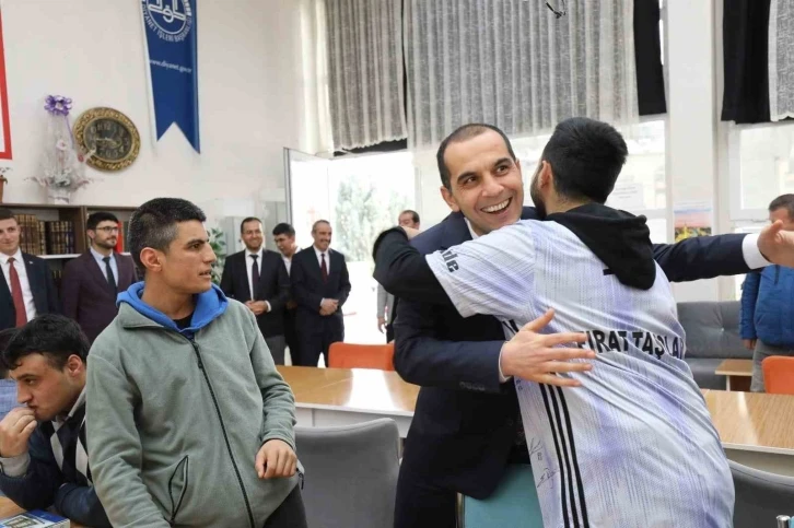 Vali Taşolar’dan engelli Kur’an kursu öğrencilerine moral ziyareti
