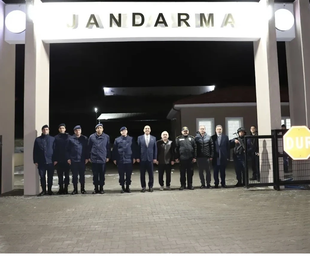 Vali Taşolar, g&ouml;rev başındaki ekiplerin yeni yılını kutladı
