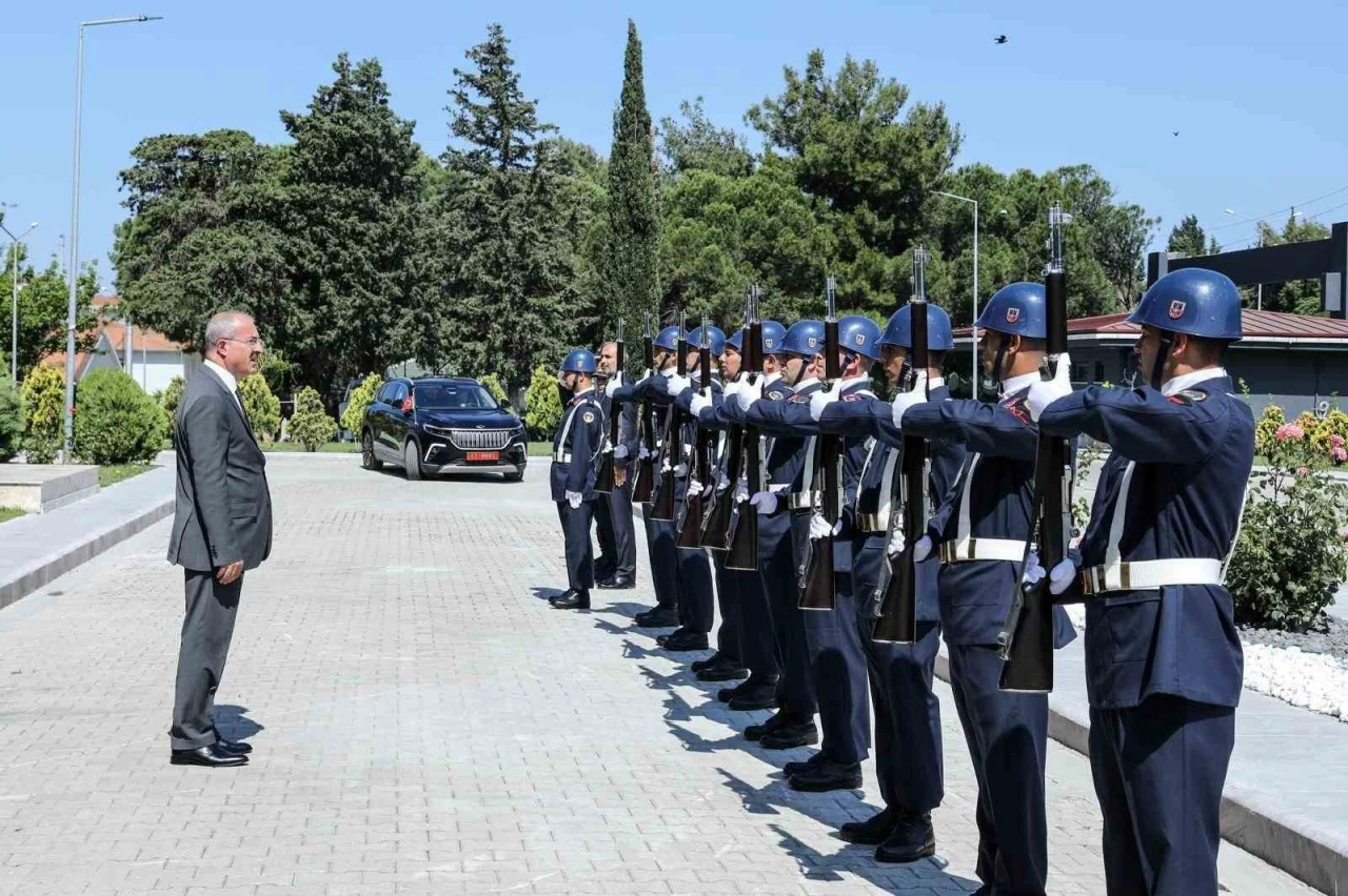 Vali Toroman, Jandarma Teşkilatını ziyaret ederek 186’ncı kuruluş yıldönümünü kutladı
