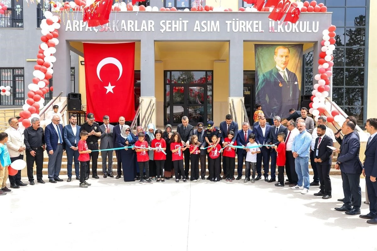 Vali Toros:&quot; Bir kahramanın mirasına, sadakatin ifadesidir&quot;
