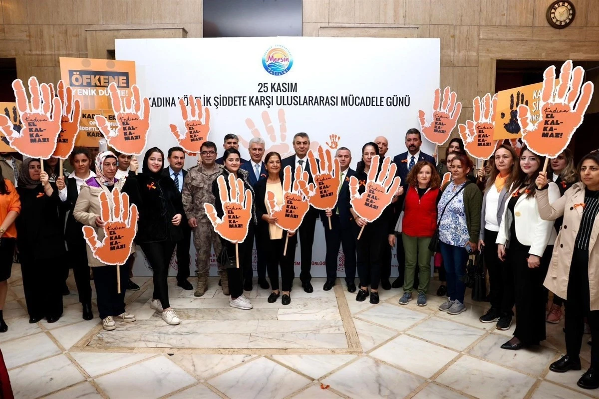 Vali Toros: &quot;Kadına şiddet insanlığa ihanettir&quot;
