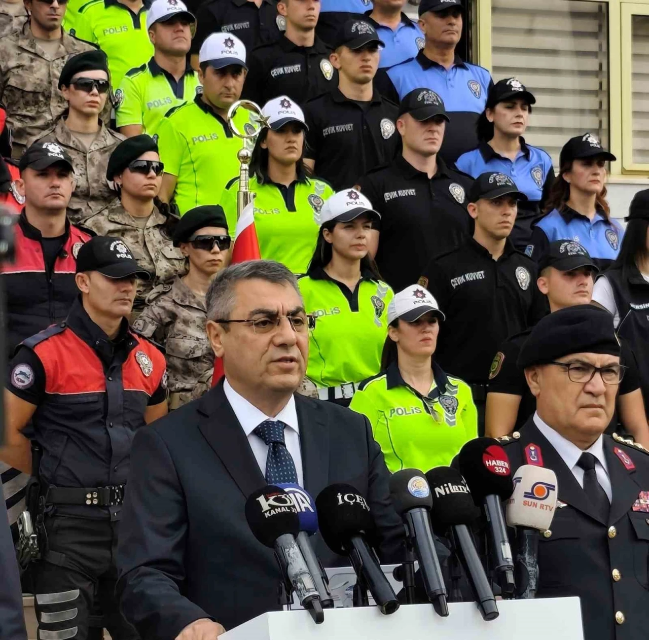 Vali Toros: &quot;Suça geçit vermeyeceğiz&quot;
