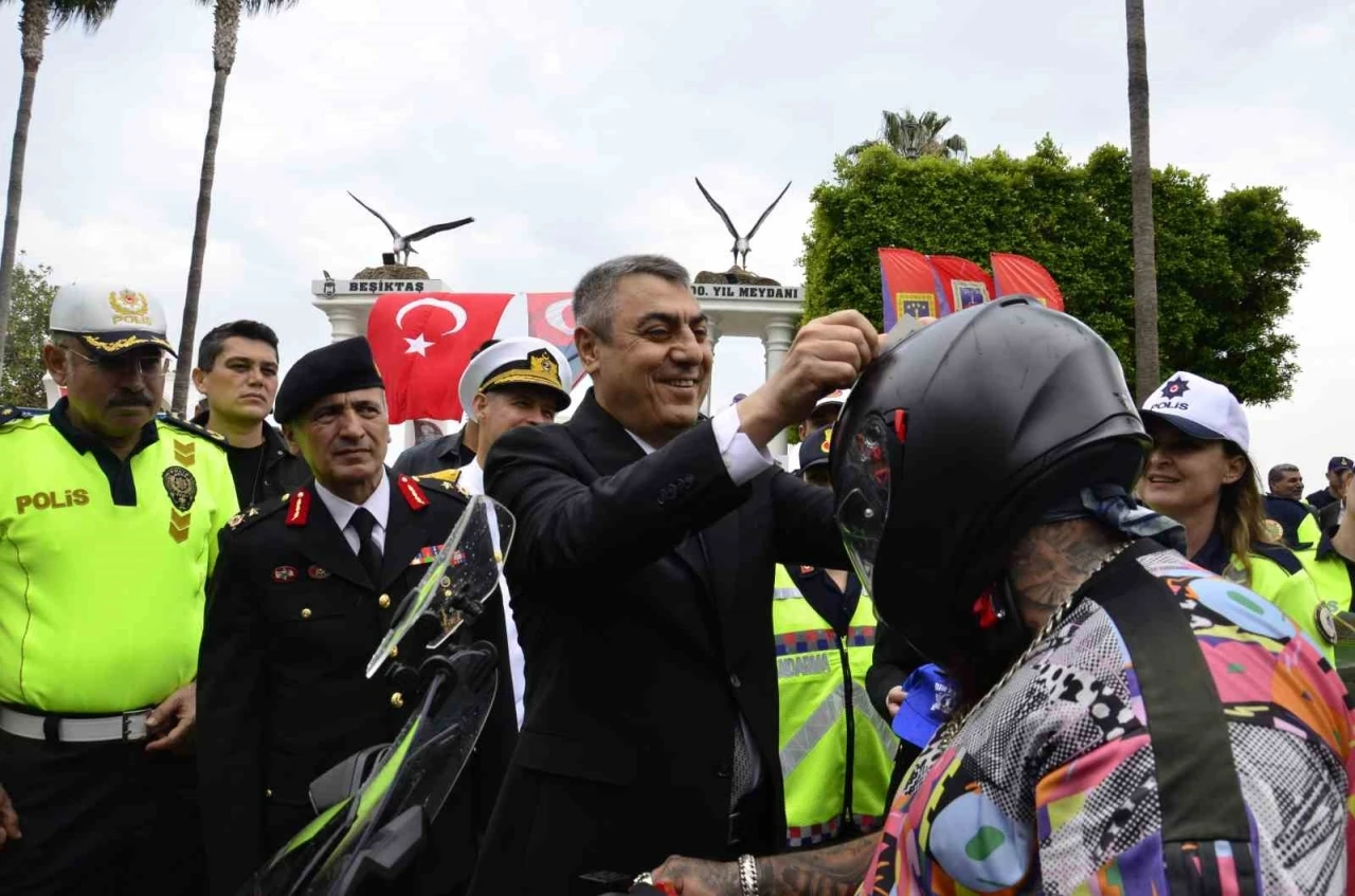 Vali Toros: &quot;Trafiğin, hepimizin ortak sorumluluğu olduğunu bilmeliyiz&quot;
