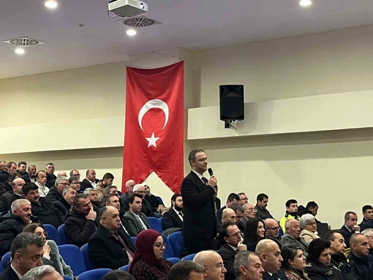 Vali Uğur Turan, Vize&rsquo;de muhtarlarla bir araya geldi
