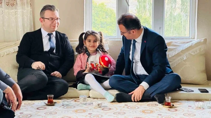 Vali Yardımcısı Berber, Şemdinli&rsquo;de ev ziyaretleri ger&ccedil;ekleştirdi
