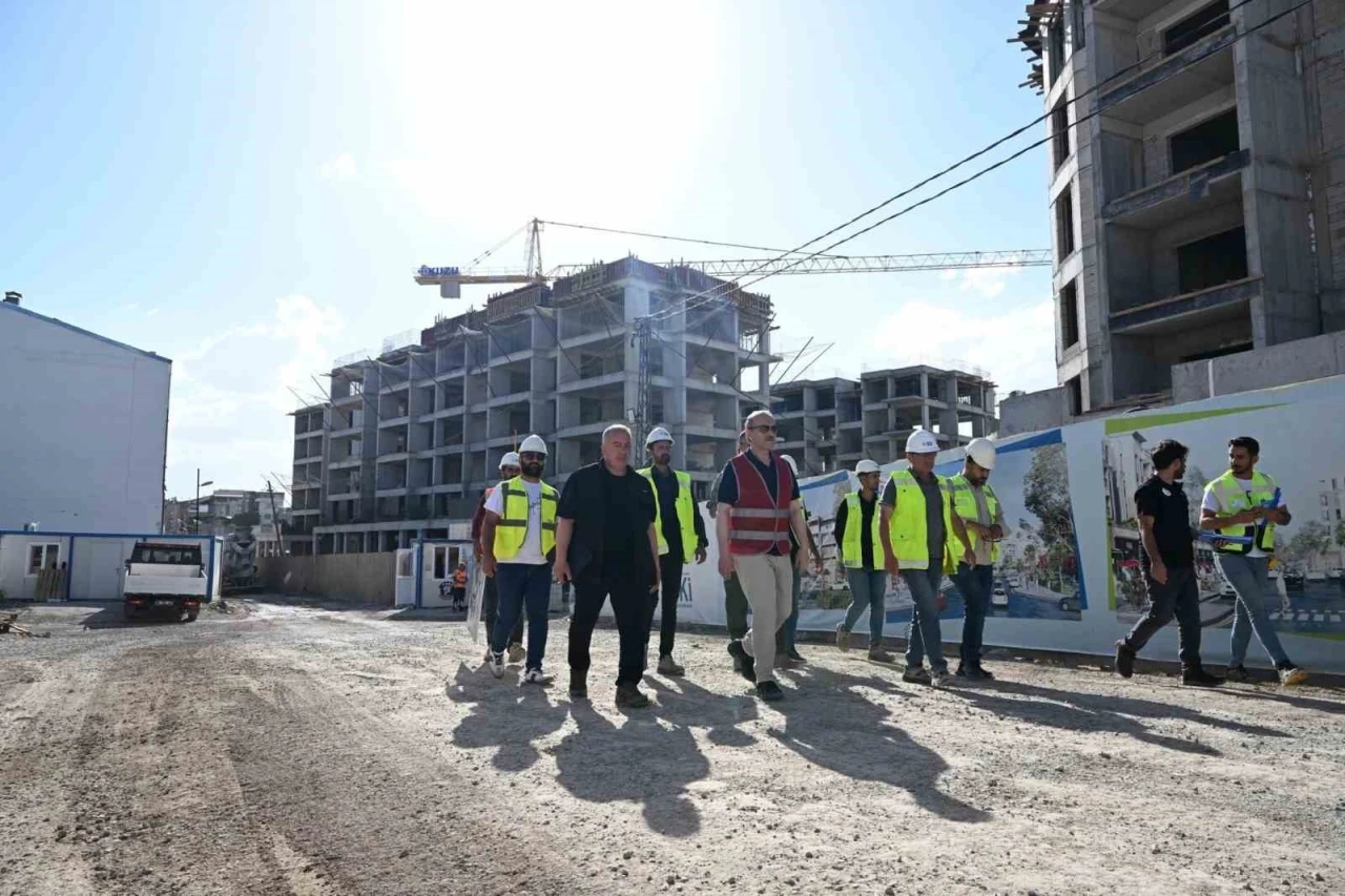 Vali Yavuz: &quot;Tahliye ettik, yıktık, yapıyoruz&quot;
