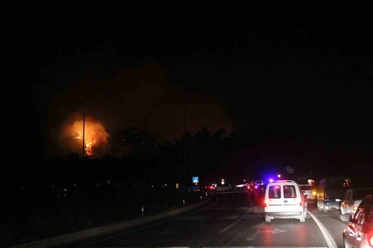Vali Yazıcı: "Yangın 3,5 kilometre yayıldı, müdahale devam ediyor"