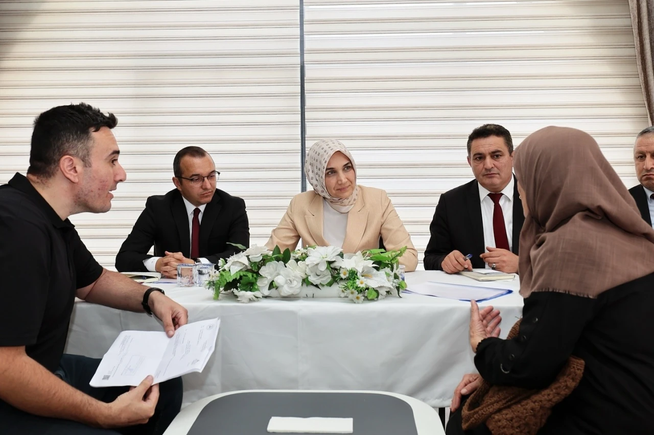 Vali Yiğitbaşı, Halk Günü Toplantısı’nda vatandaşları dinledi

