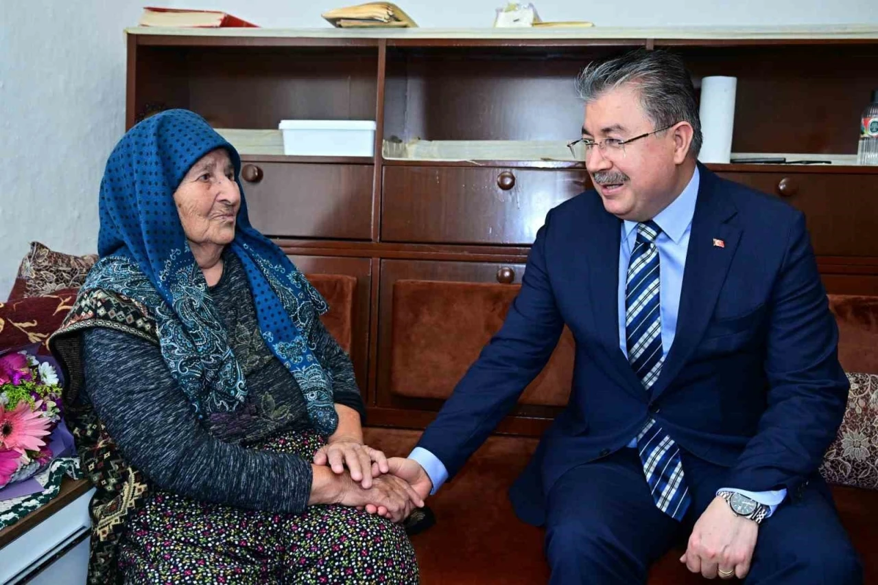 Vali Yılmaz&rsquo;dan Ayşe teyzeye anlamlı ziyaret
