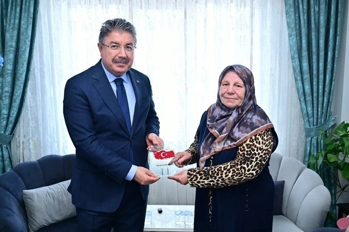 Vali Yılmaz, Merhum Kıbrıs Gazisi Tınmaz&rsquo;ın ailesine taziye ziyaretinde bulundu
