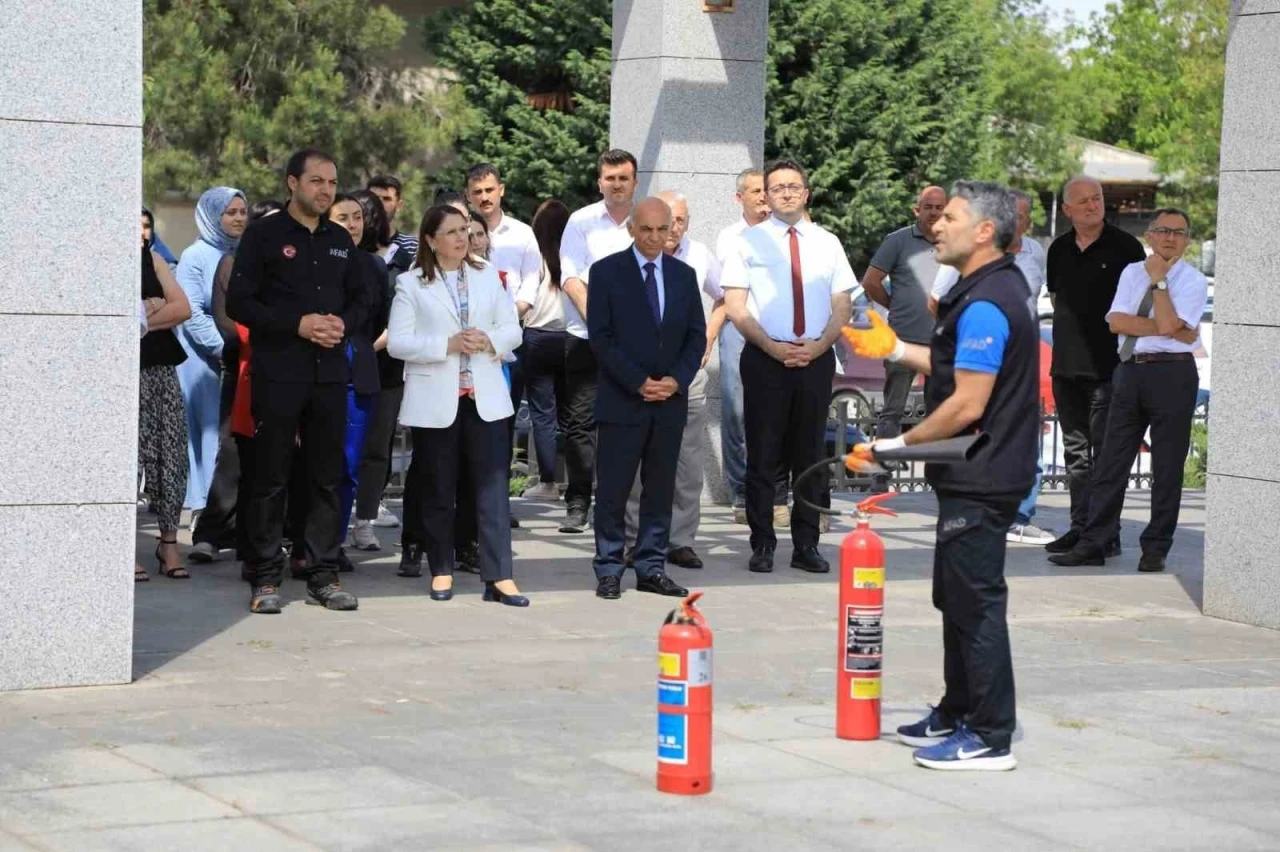 Valilikte yangın tatbikatı
