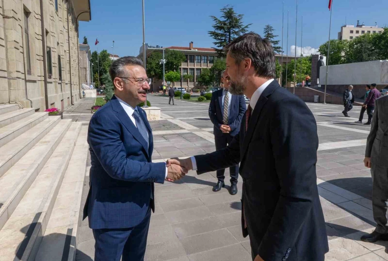 Valisi Hüseyin Aksoy, Büyükelçi Viktor Matis’i makamında kabul etti
