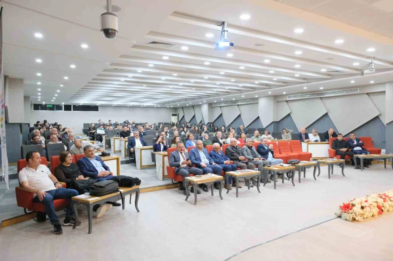 Van Atatürk Lisesi mezunları geçmişle geleceği buluşturdu
