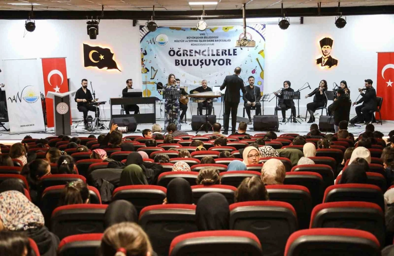 Van Büyükşehir Belediyesi Konservatuvarı ilçelerle buluşuyor

