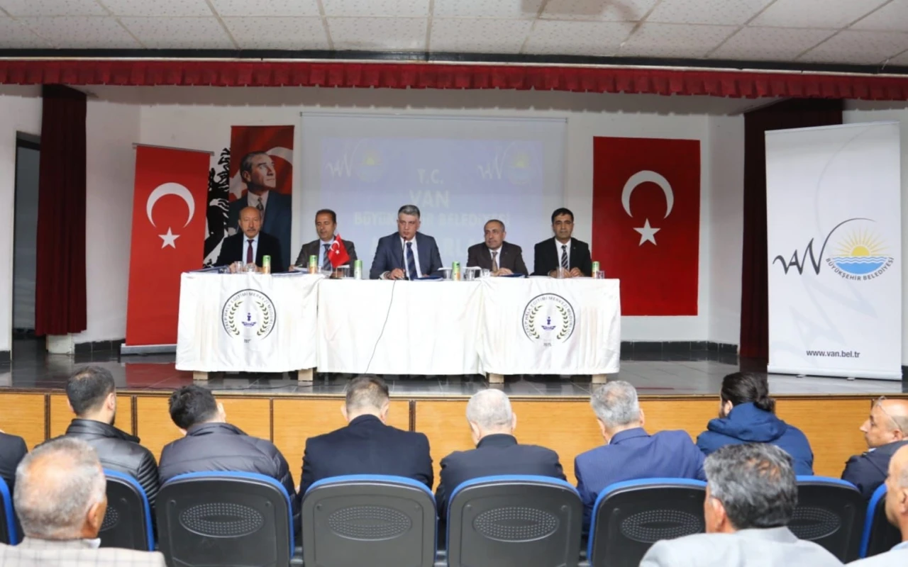 Van Büyükşehir Belediyesi muhtar buluşmalarını Saray ve Özalp ilçeleri ile sürdürdü
