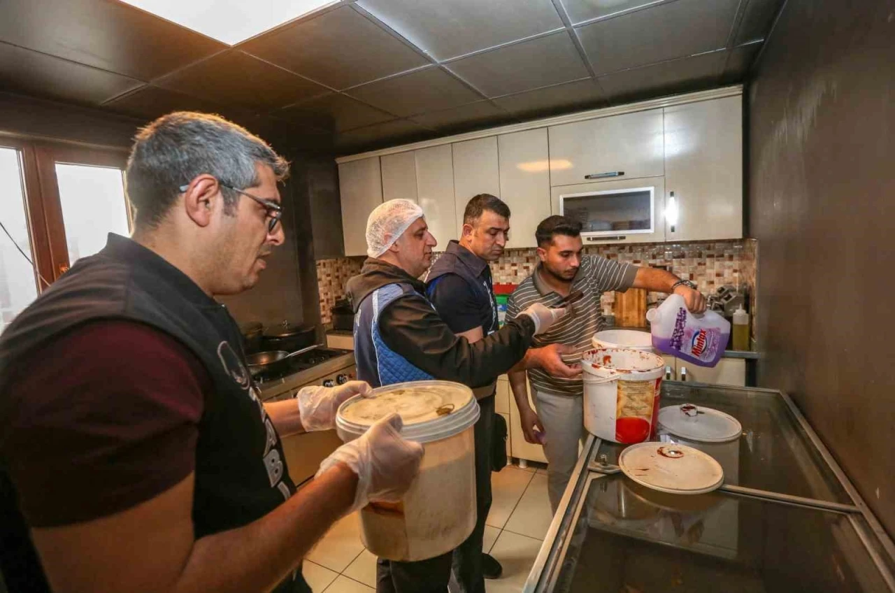 Van Büyükşehir Belediyesi zabıtasından kafelere denetim
