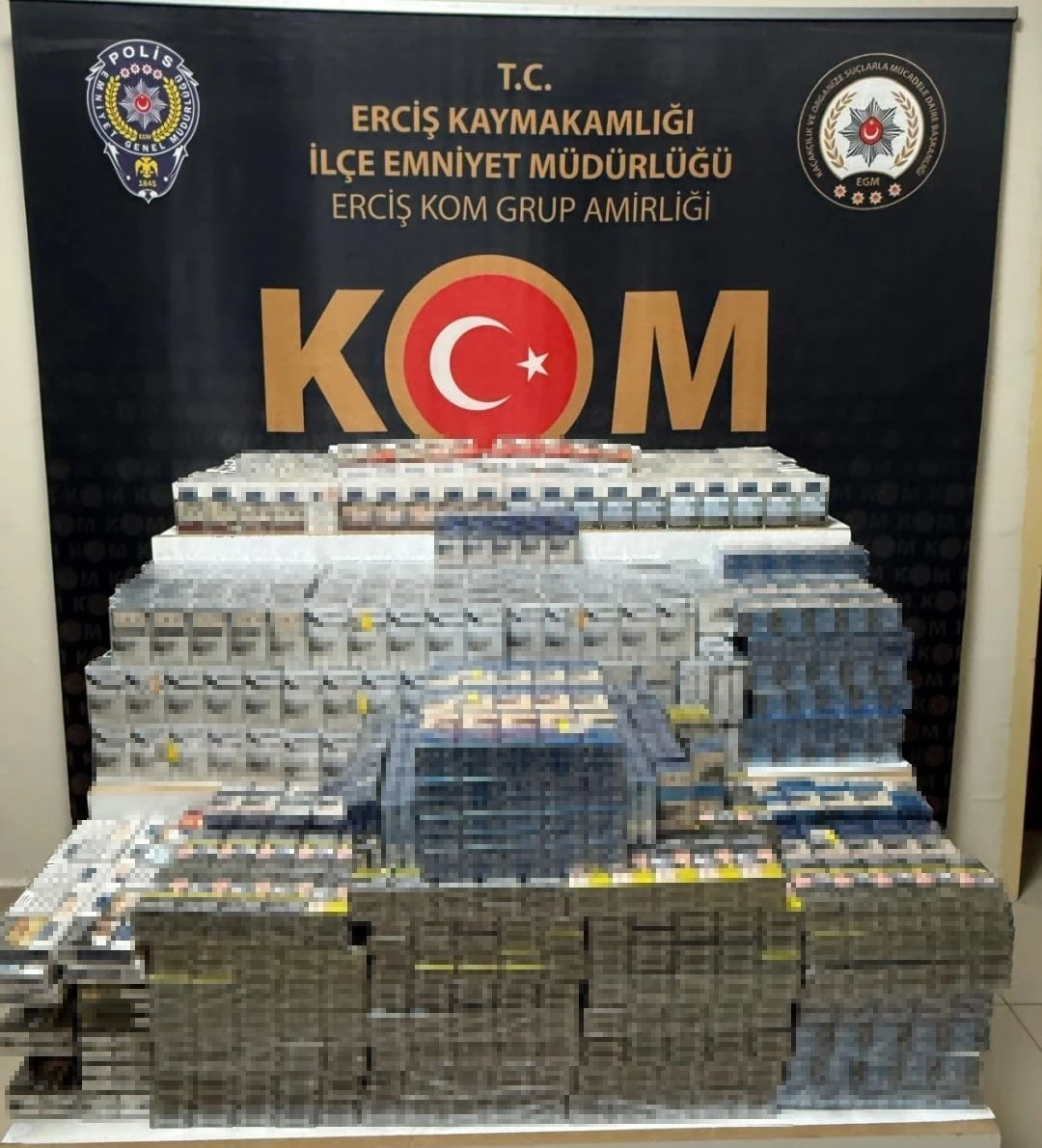Van&rsquo;da 2 bin 290 paket ka&ccedil;ak sigara ele ge&ccedil;irildi
