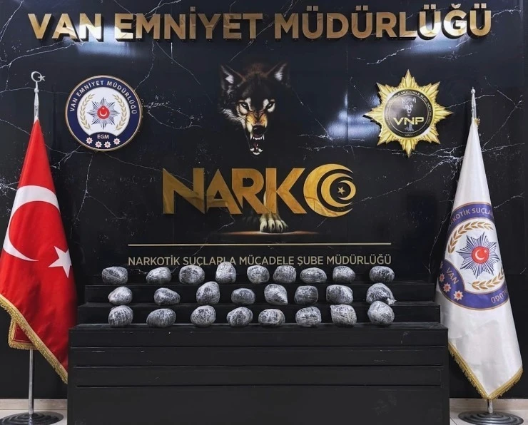 Van&rsquo;da 26 kilo 160 gram metamfetamin ele ge&ccedil;irildi
