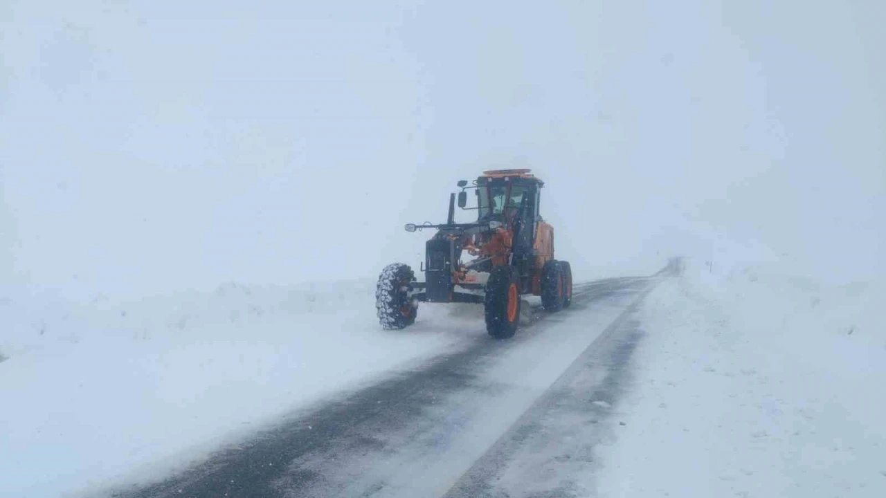 Van’da 28 yerleşim yerinin yolu ulaşıma kapandı
