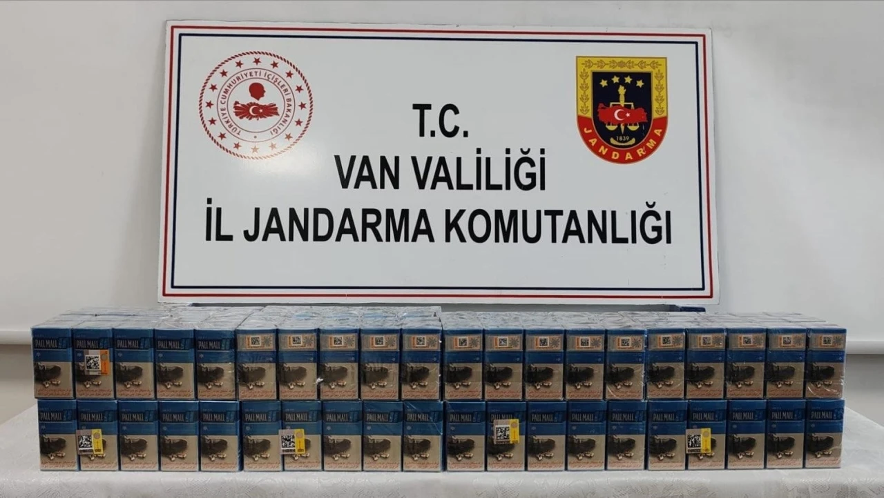 Van&rsquo;da 720 paket g&uuml;mr&uuml;k ka&ccedil;ağı sigara ele ge&ccedil;irildi

